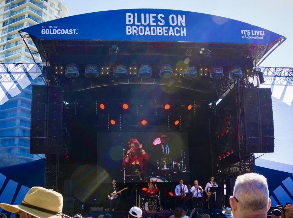 Dezzie D and the Stingrayz at Blues on Broadbeach
